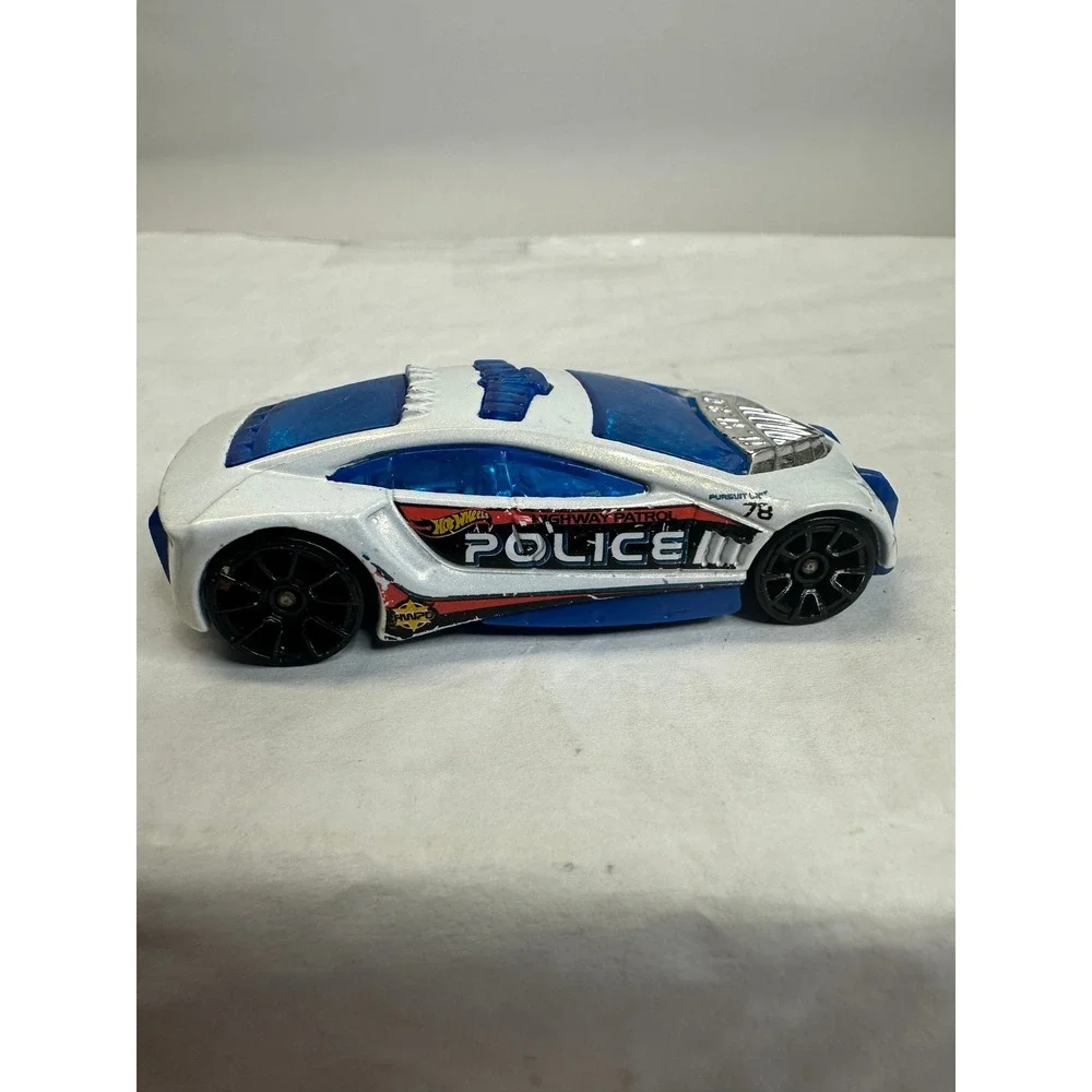 Hot Wheels 2010 Highway‎ Patrol Police Car White Blue Diecast Toy